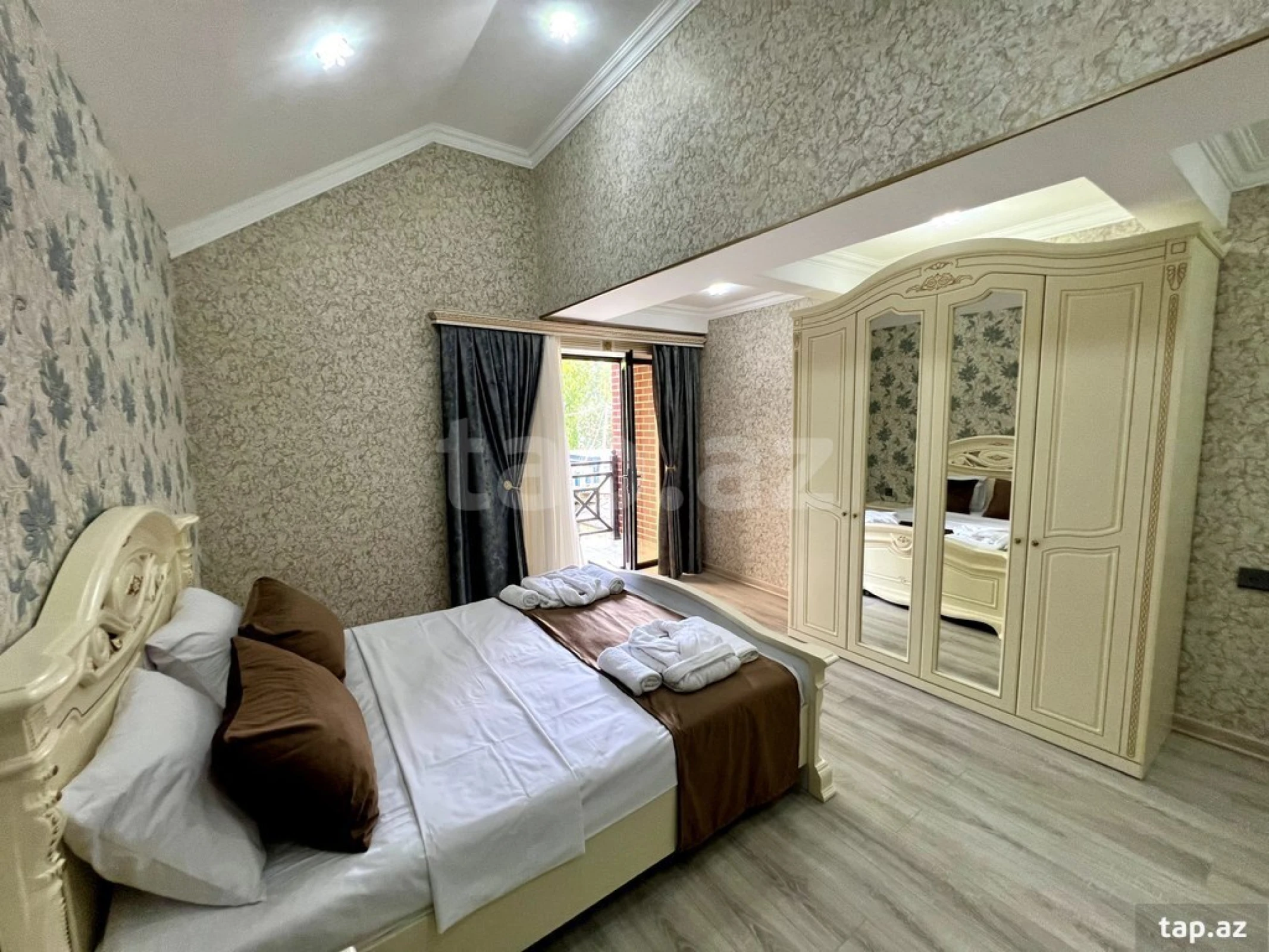 Satılır 7 otaqlı həyət evi