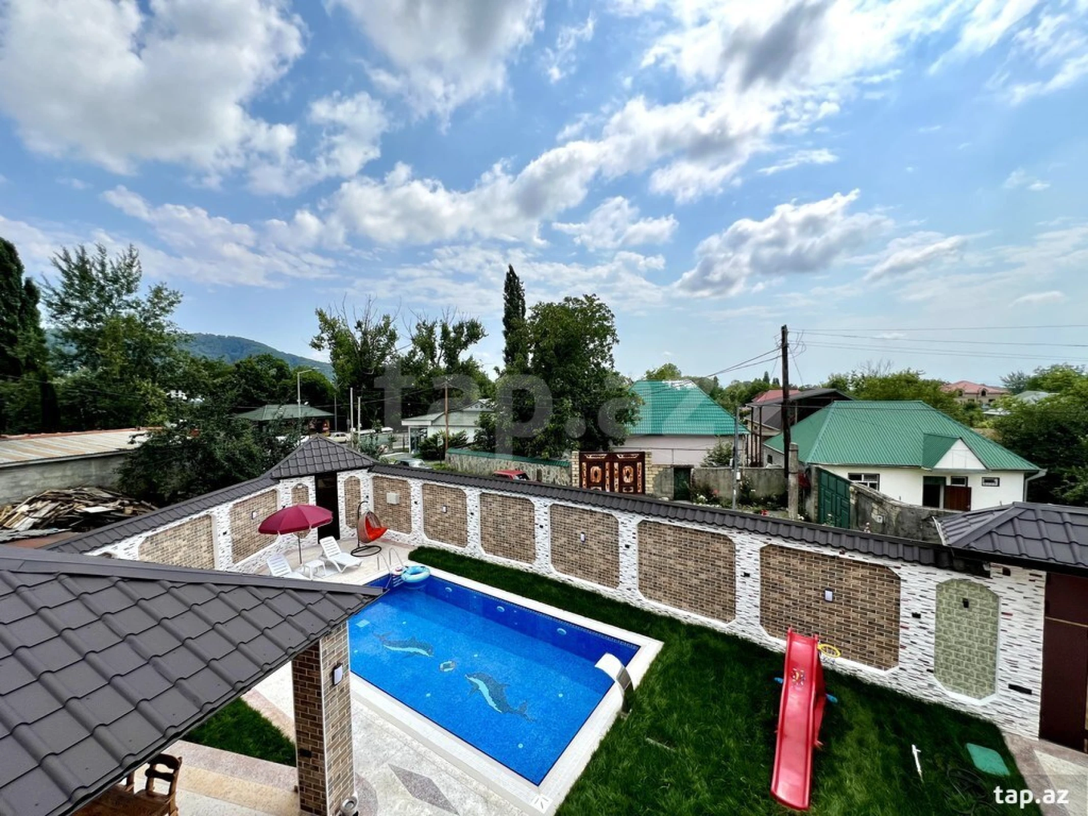 Satılır 7 otaqlı həyət evi