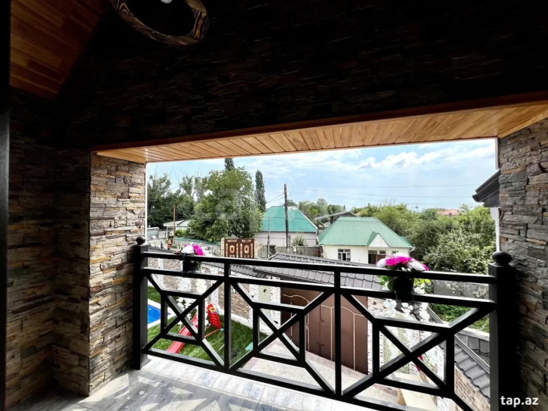 Satılır 7 otaqlı həyət evi