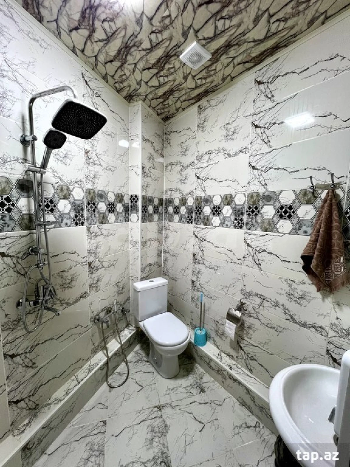 Satılır 7 otaqlı həyət evi