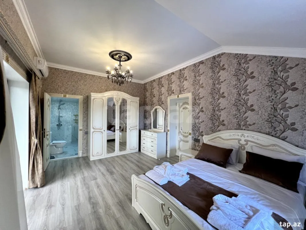 Satılır 7 otaqlı həyət evi