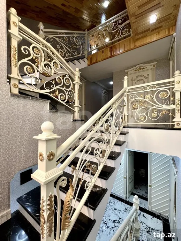 Satılır 7 otaqlı həyət evi