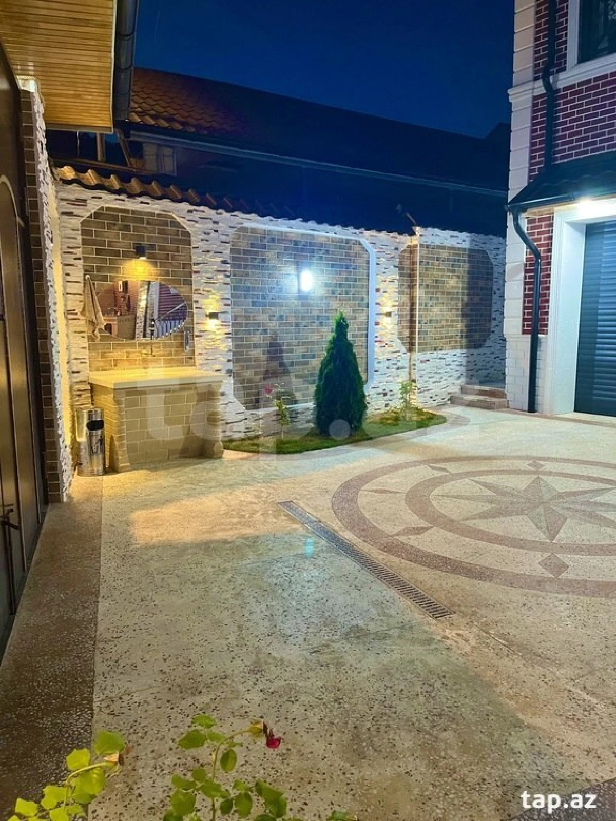 Satılır 7 otaqlı həyət evi