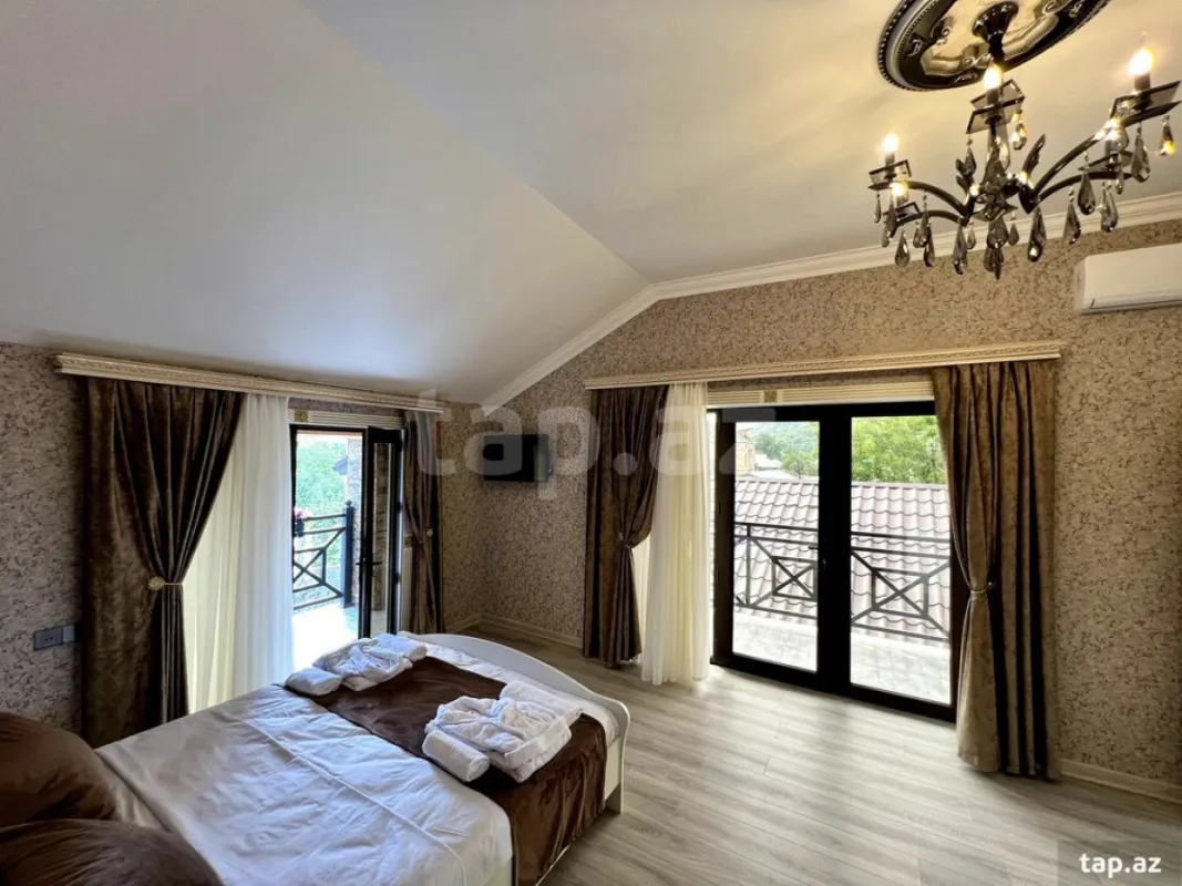 Satılır 7 otaqlı həyət evi