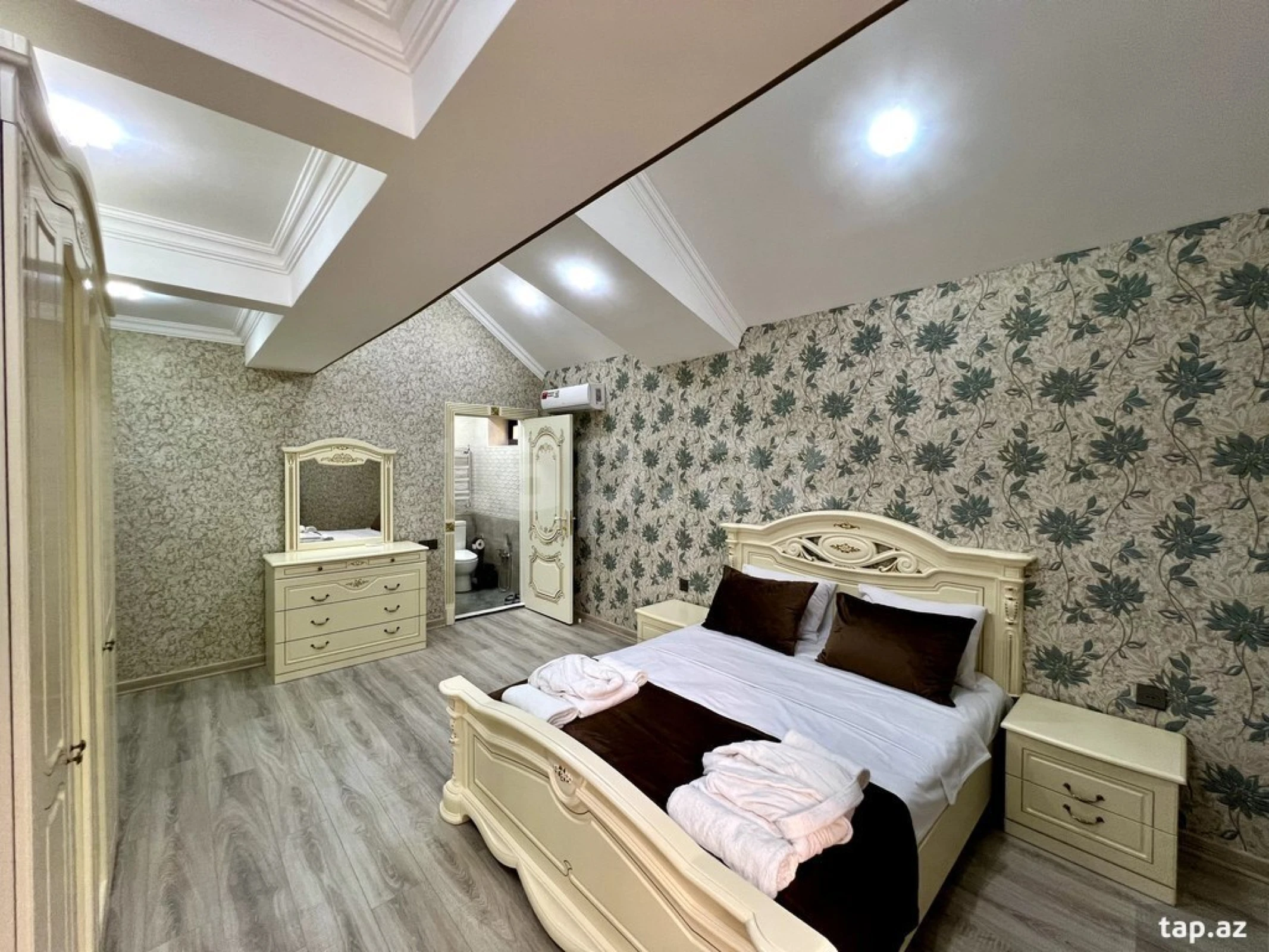 Satılır 7 otaqlı həyət evi