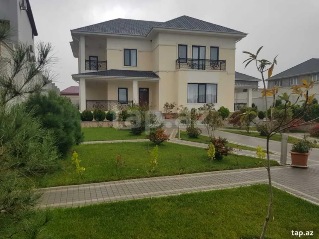 Satılır 6 otaqlı həyət evi