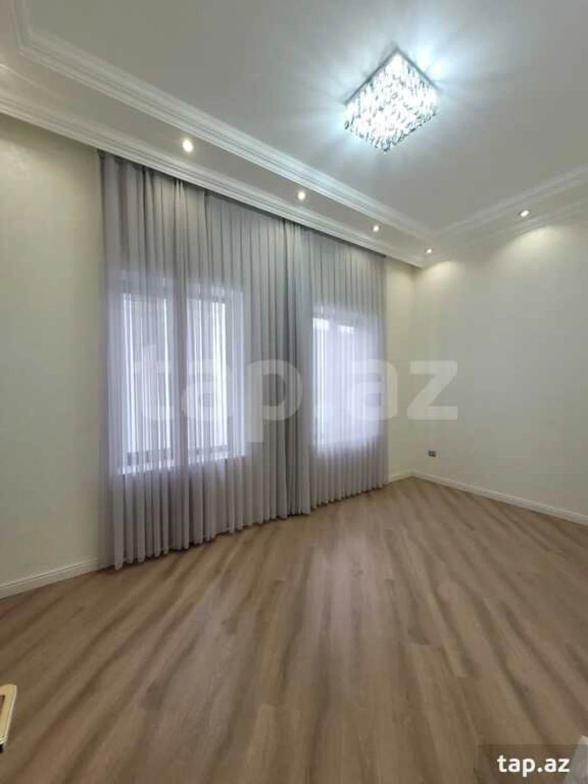 Satılır 6 otaqlı həyət evi