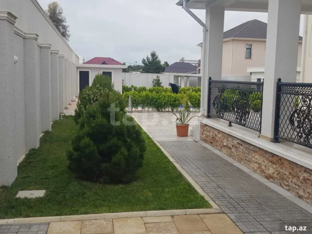 Satılır 6 otaqlı həyət evi