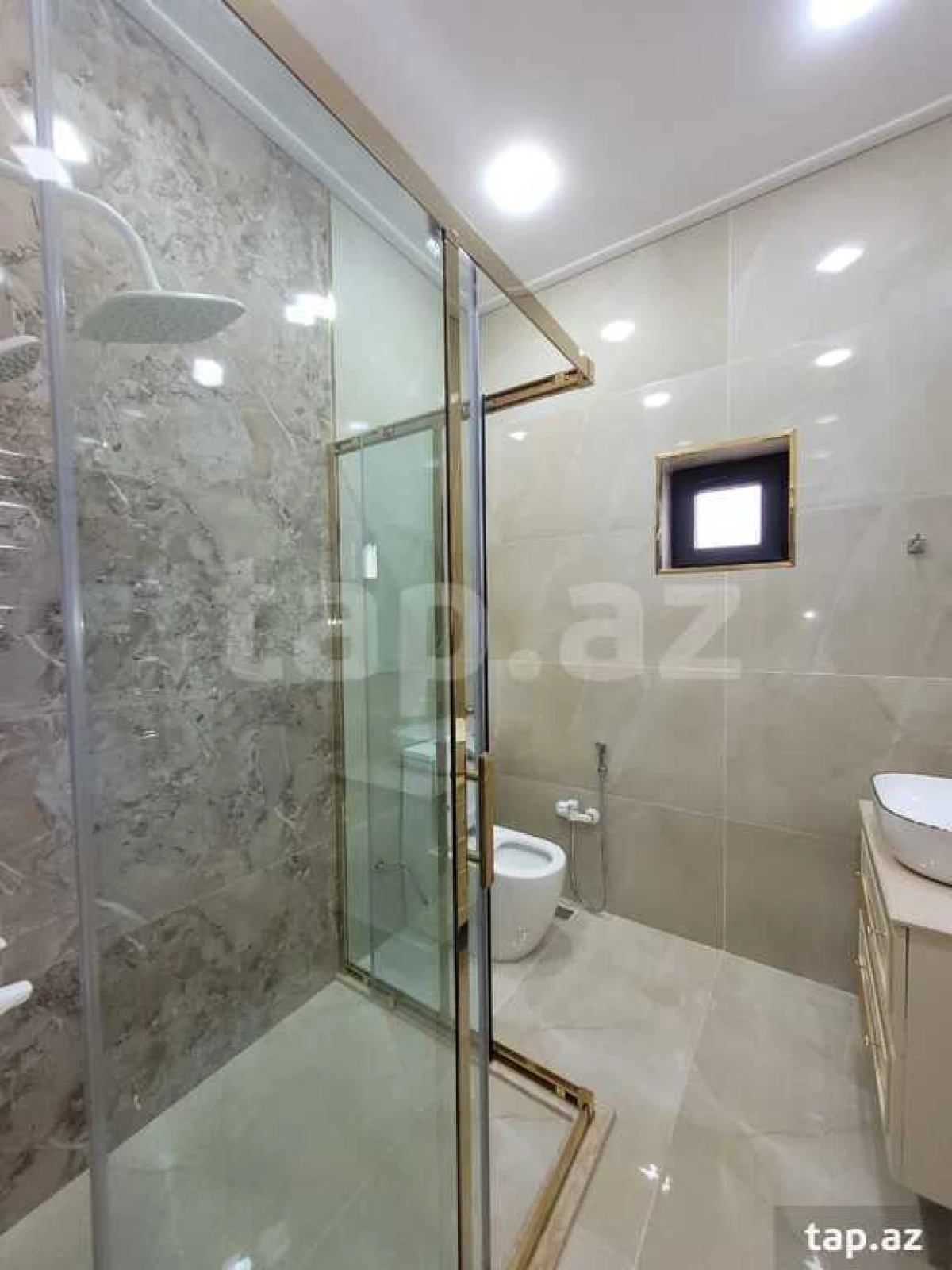 Satılır 6 otaqlı həyət evi