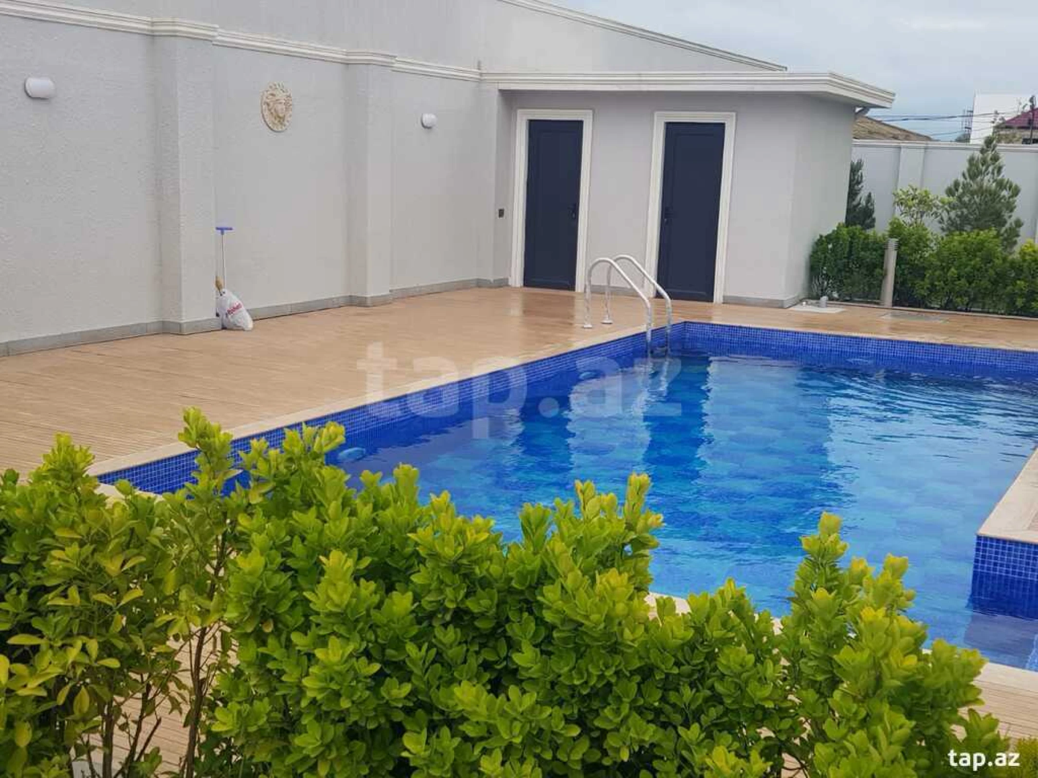 Satılır 6 otaqlı həyət evi