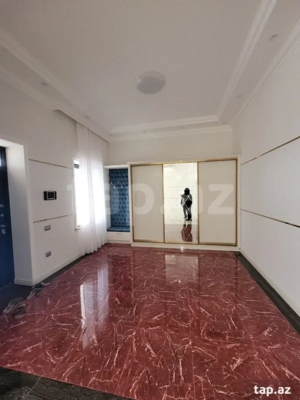 Satılır 6 otaqlı həyət evi