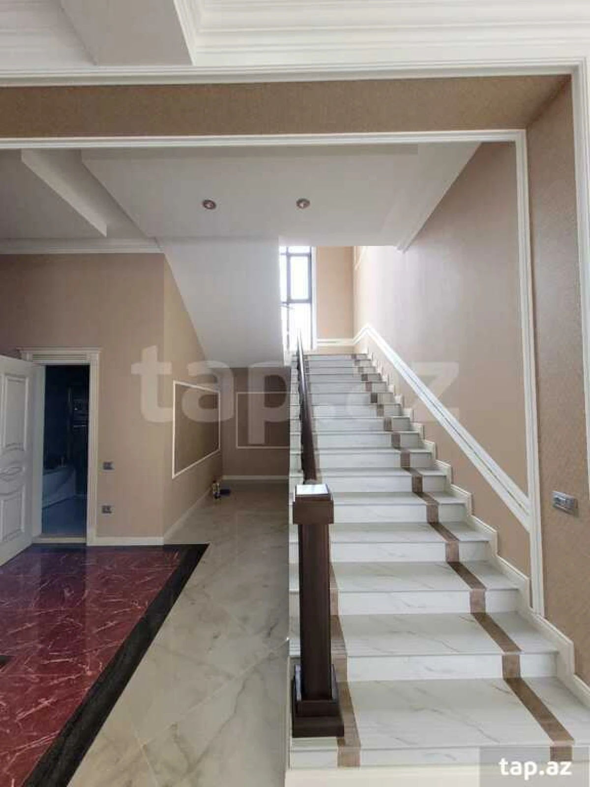 Satılır 6 otaqlı həyət evi