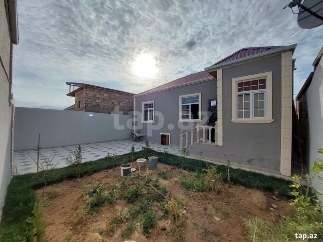Satılır 4 otaqlı həyət evi