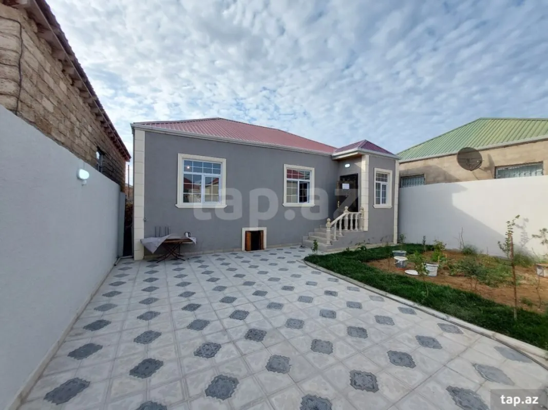 Satılır 4 otaqlı həyət evi