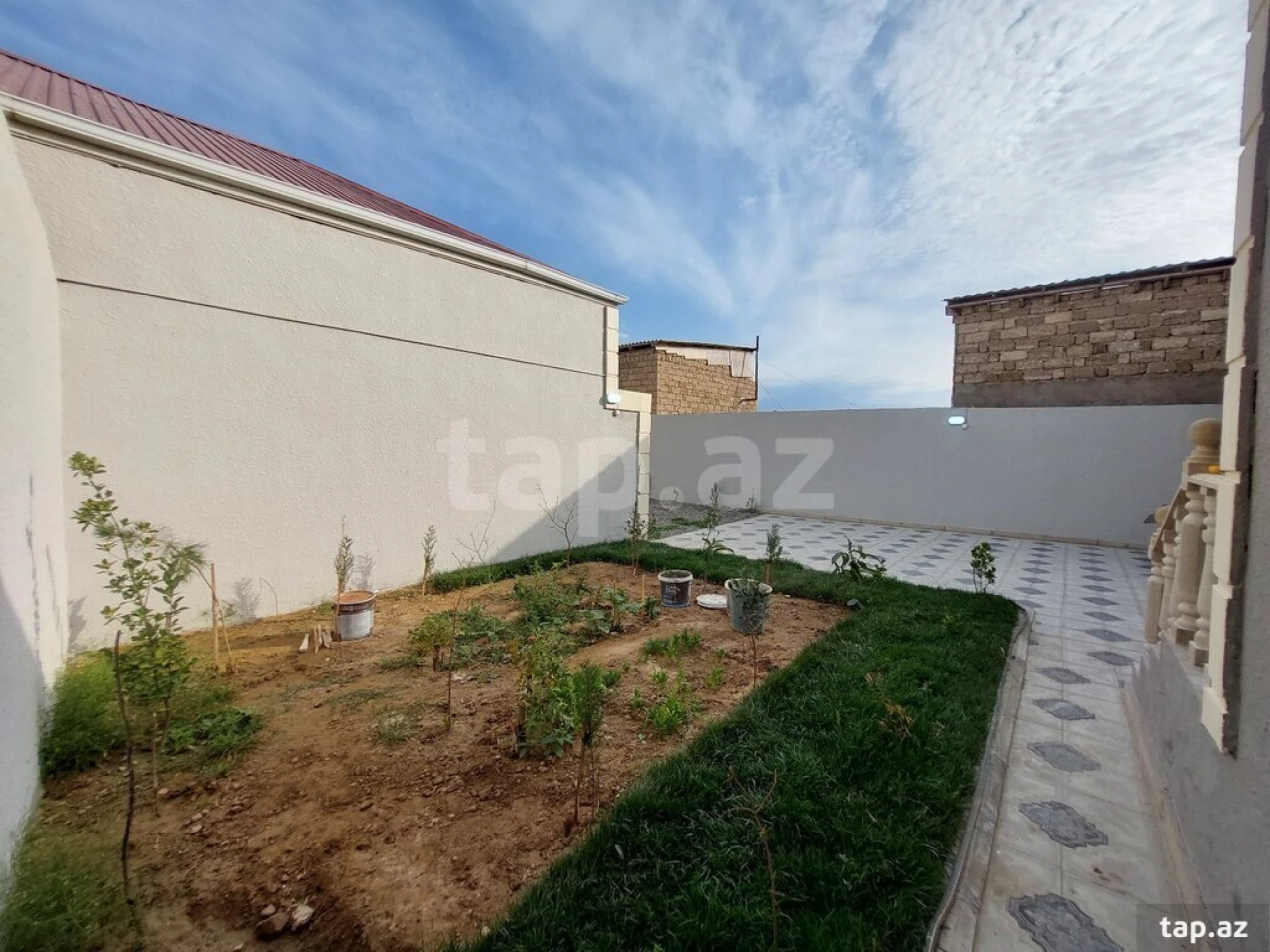 Satılır 4 otaqlı həyət evi