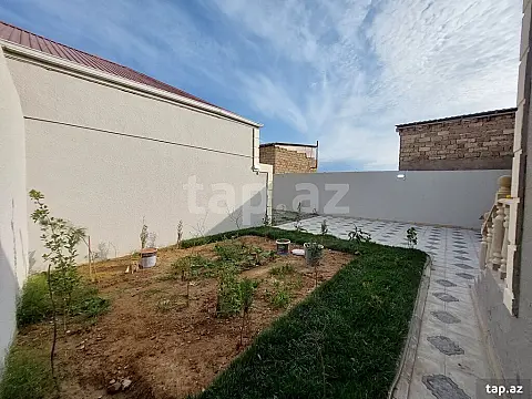 Satılır 4 otaqlı həyət evi