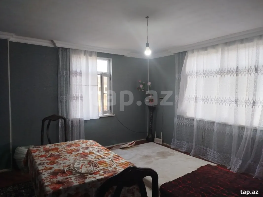 Satılır 6 otaqlı həyət evi