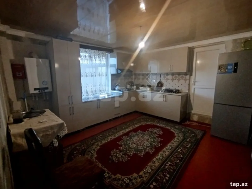 Satılır 6 otaqlı həyət evi