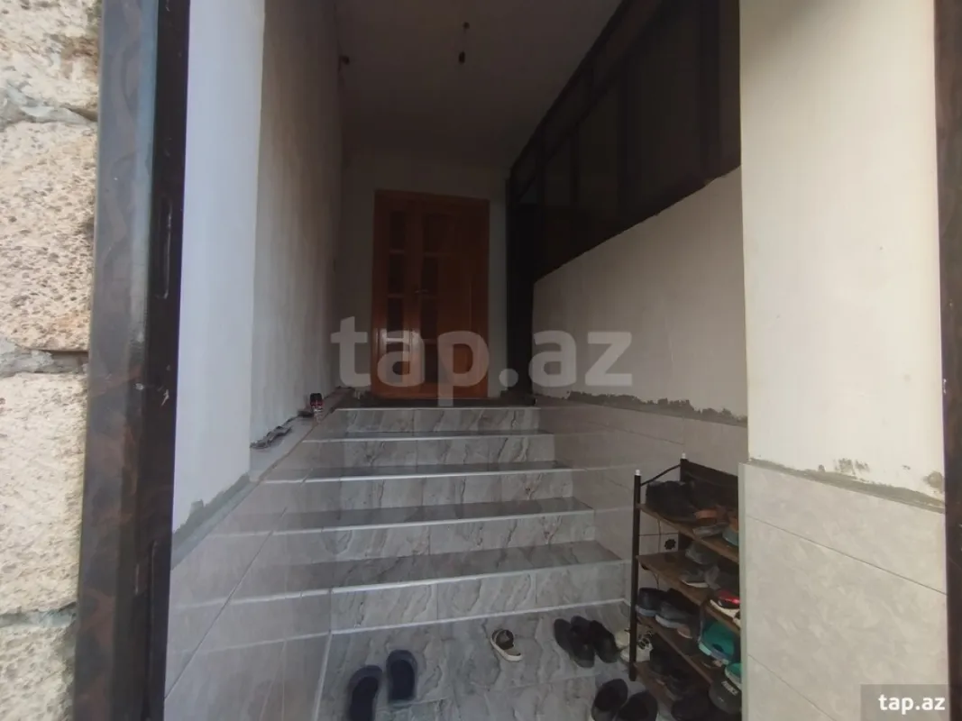 Satılır 6 otaqlı həyət evi