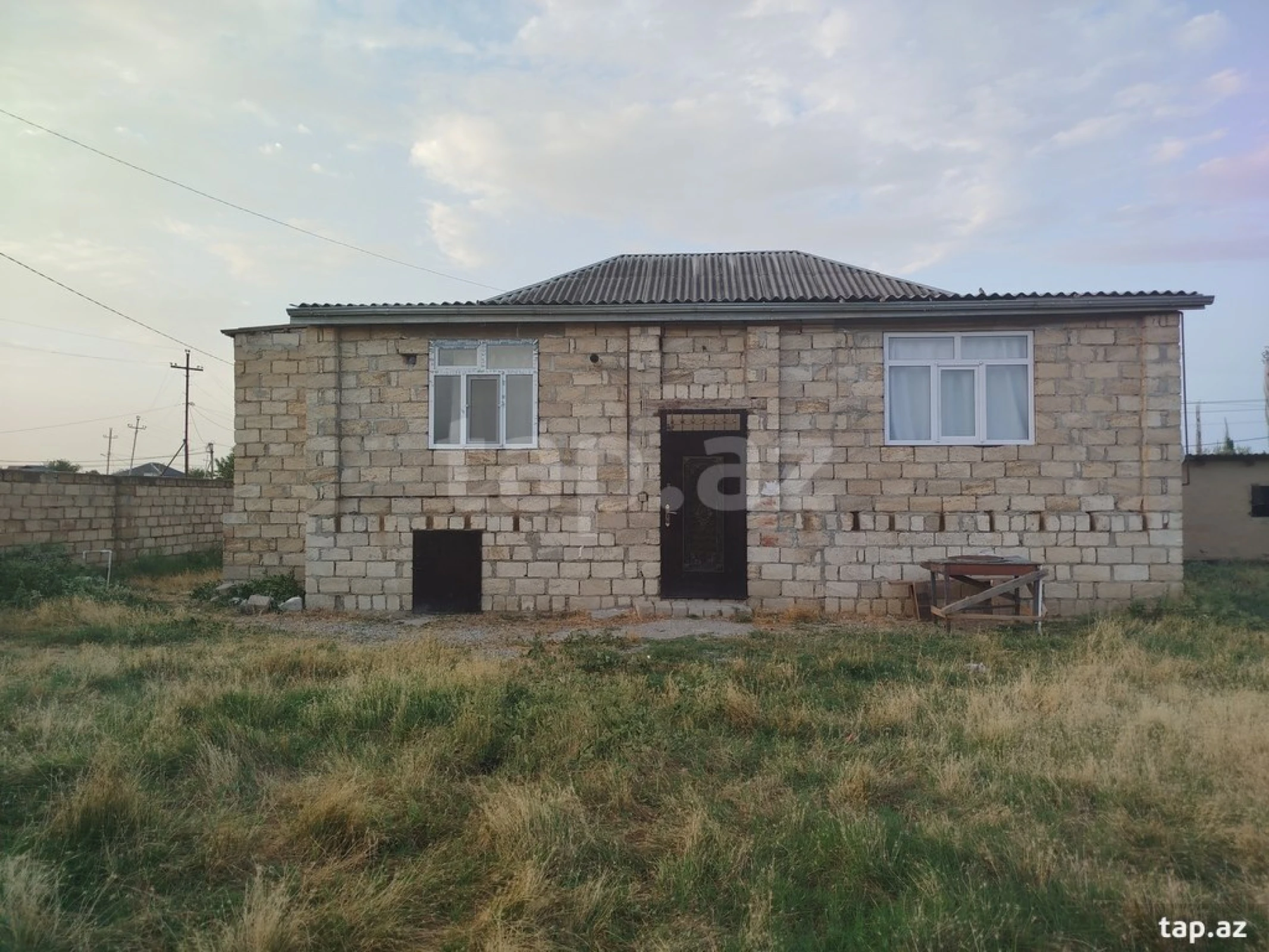 Satılır 6 otaqlı həyət evi