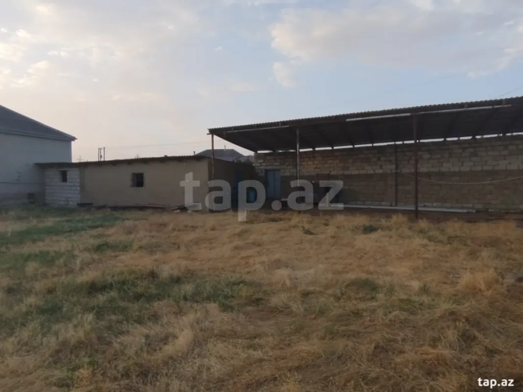 Satılır 6 otaqlı həyət evi