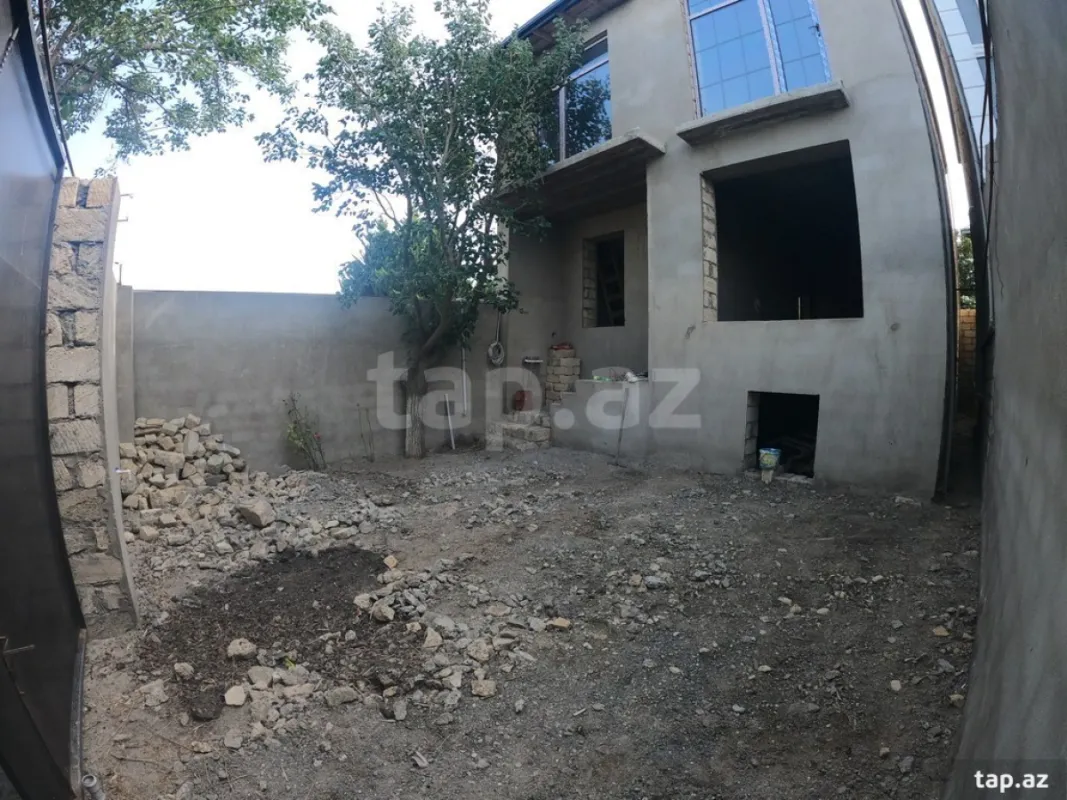 Satılır 4 otaqlı həyət evi