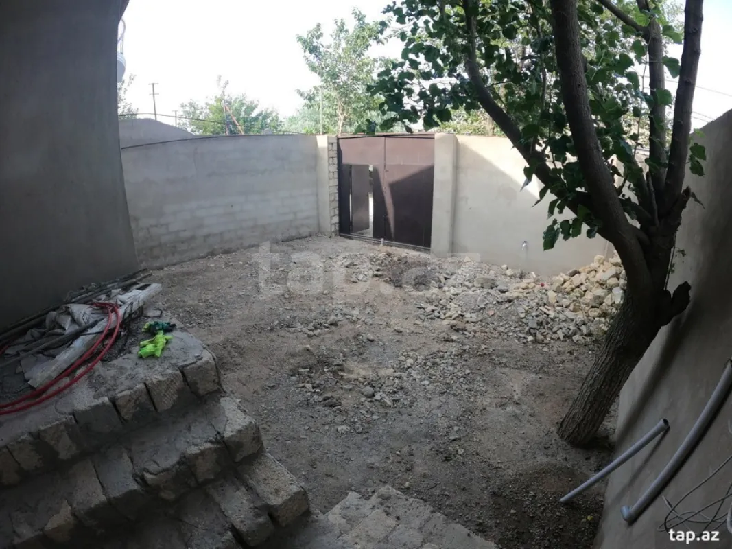 Satılır 4 otaqlı həyət evi