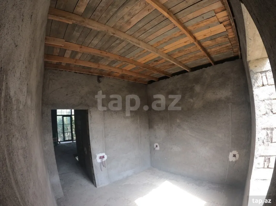 Satılır 4 otaqlı həyət evi