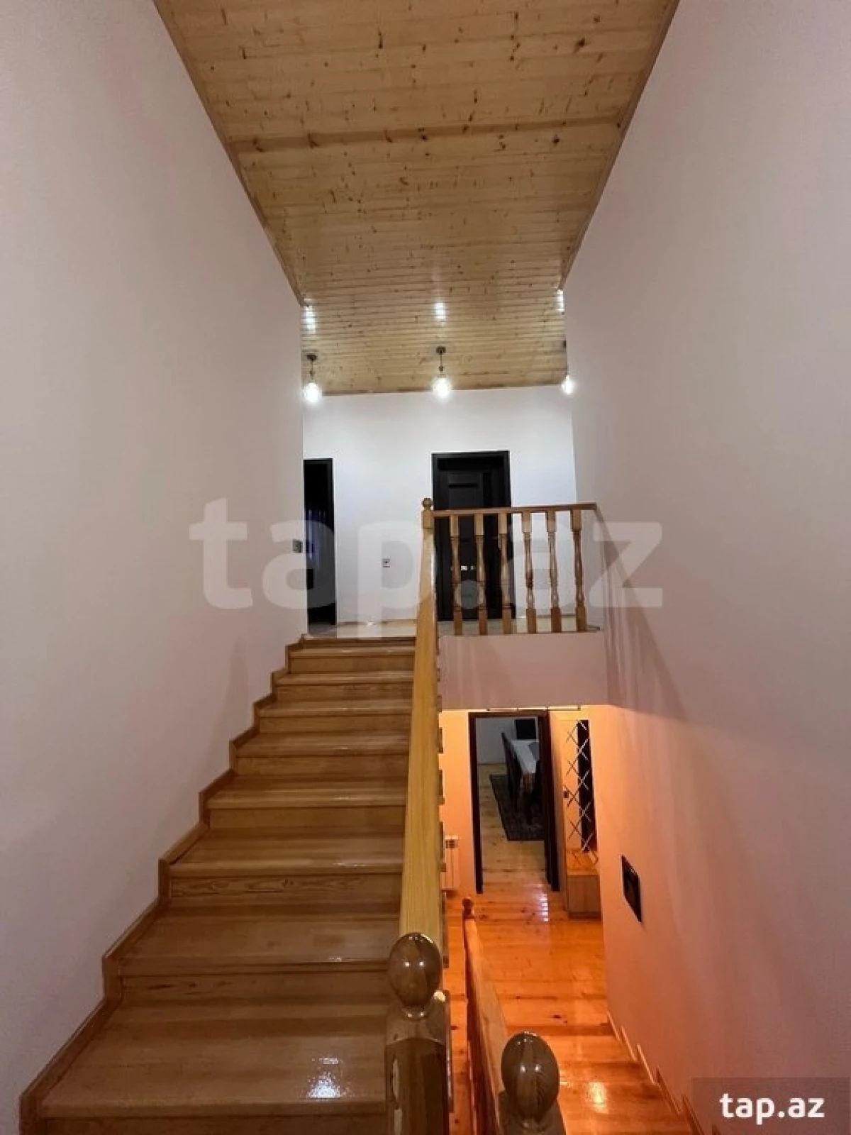 Satılır 6 otaqlı həyət evi