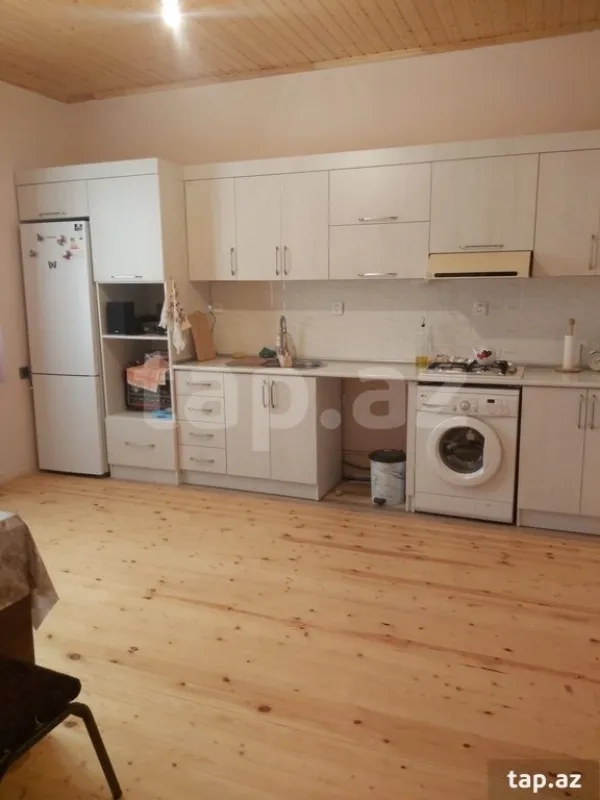 Satılır 6 otaqlı həyət evi