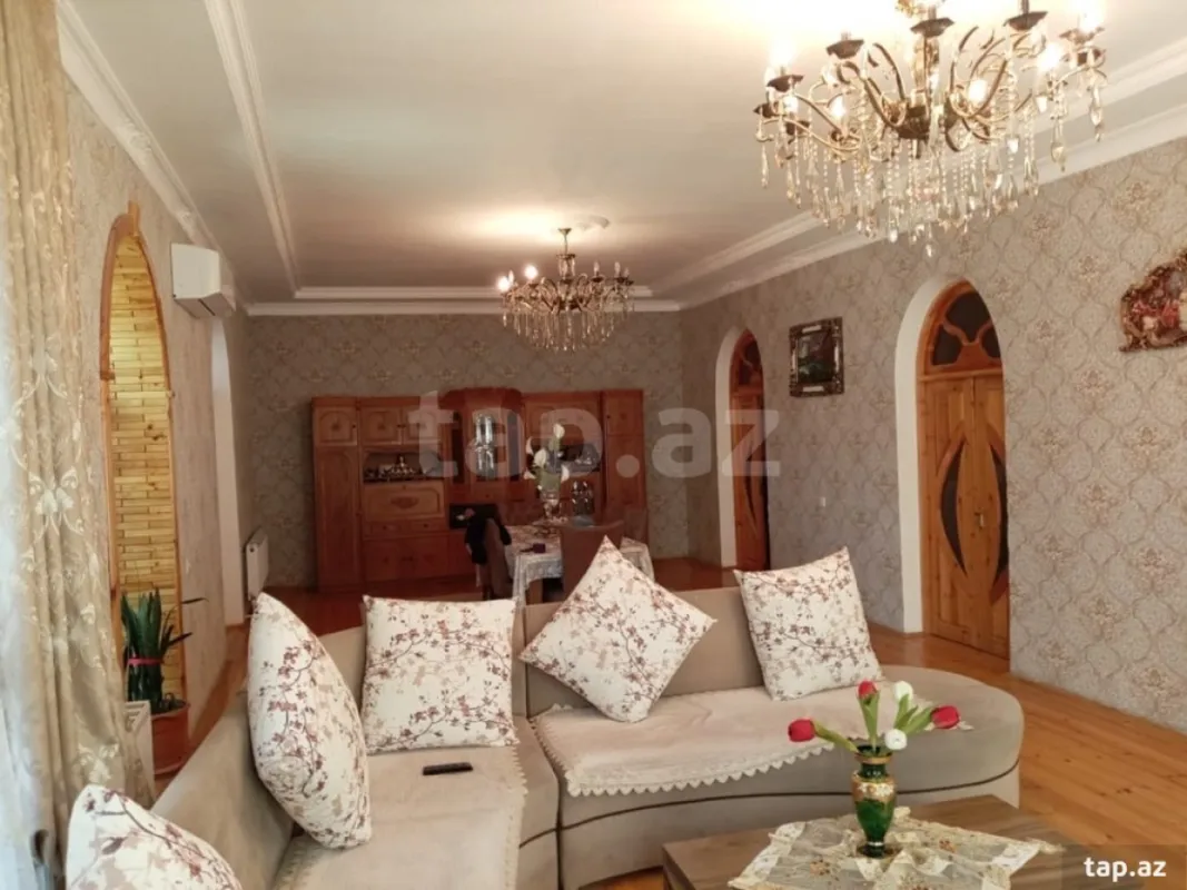 Satılır 6 otaqlı həyət evi