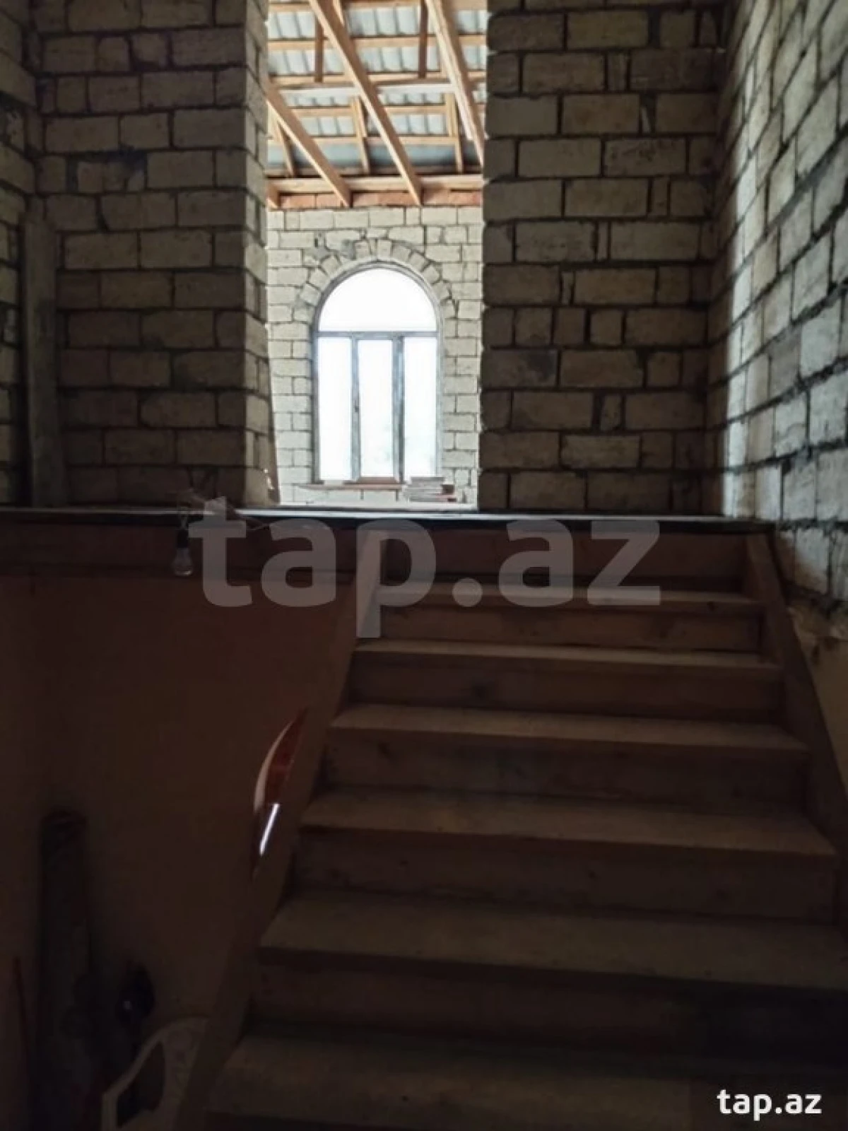 Satılır 6 otaqlı həyət evi