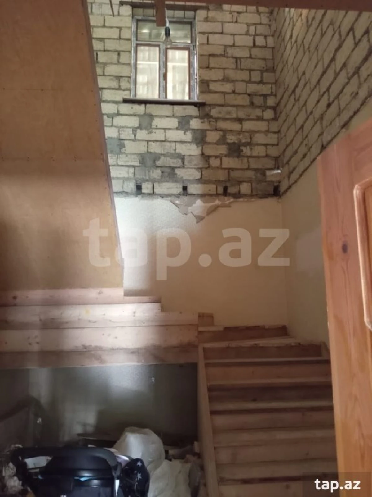 Satılır 6 otaqlı həyət evi