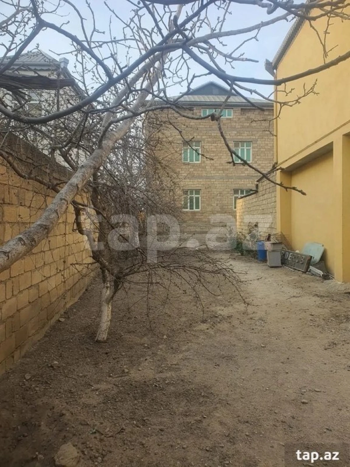 Satılır 6 otaqlı həyət evi