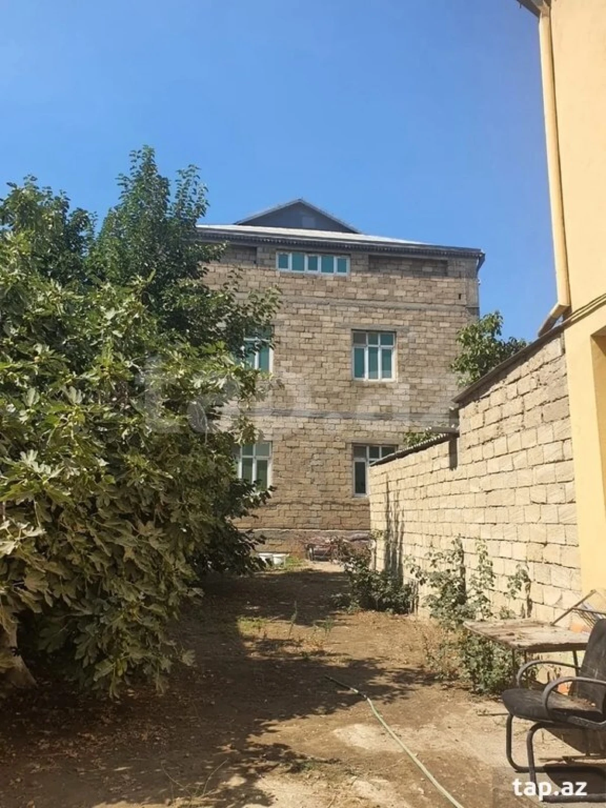 Satılır 6 otaqlı həyət evi