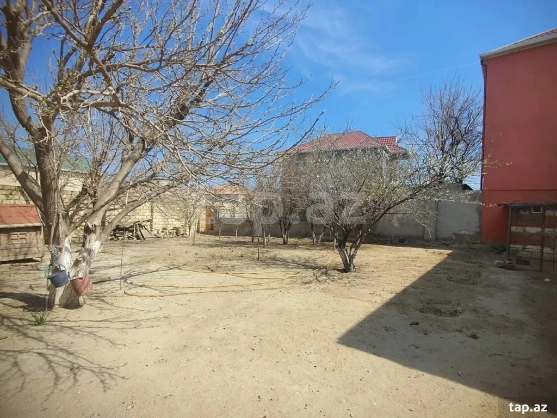 Satılır 6 otaqlı həyət evi