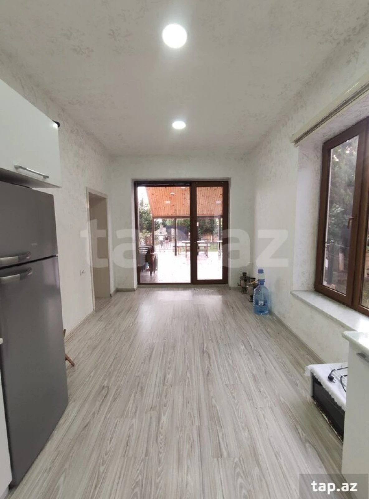 Satılır 6 otaqlı həyət evi