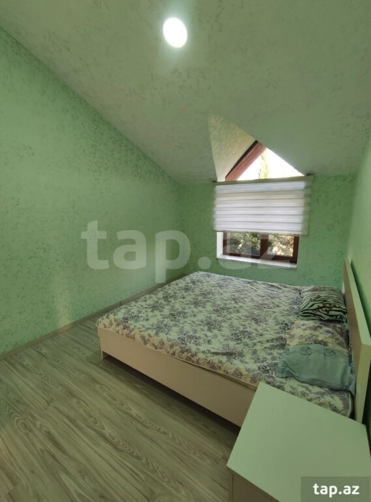 Satılır 6 otaqlı həyət evi