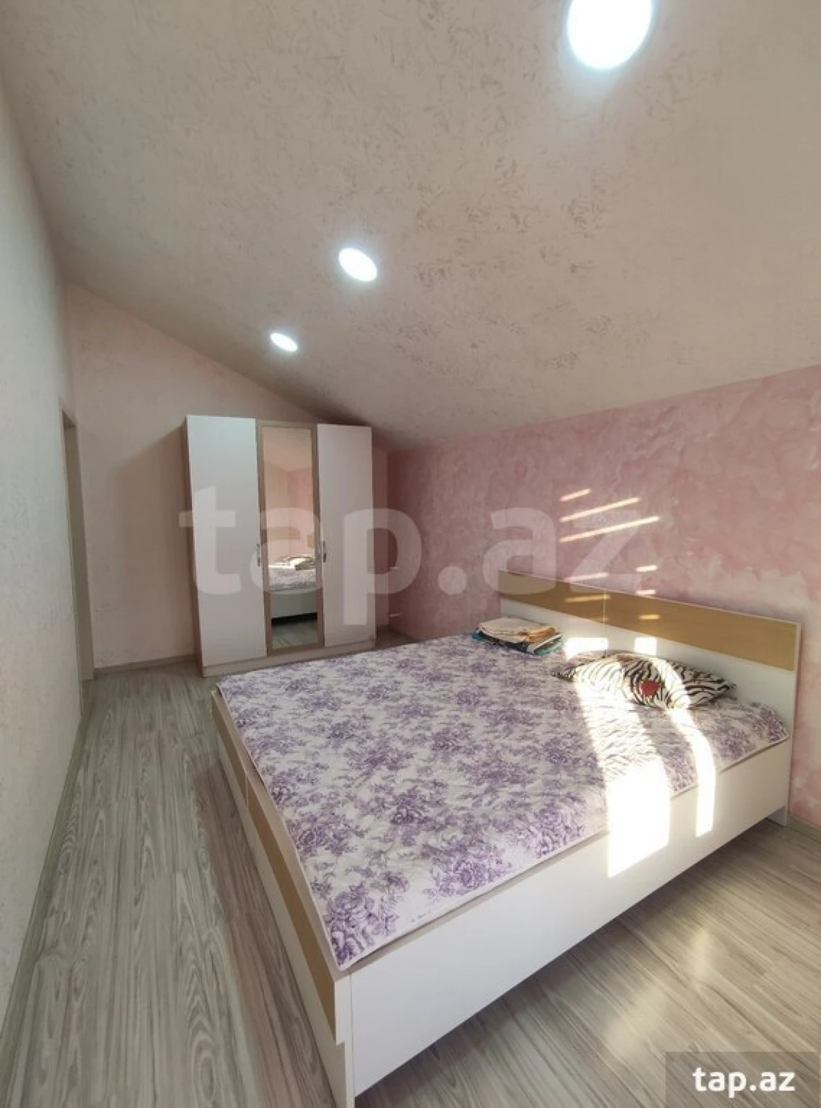 Satılır 6 otaqlı həyət evi