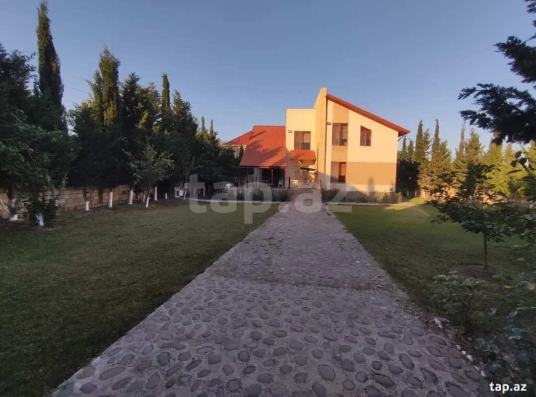 Satılır 6 otaqlı həyət evi