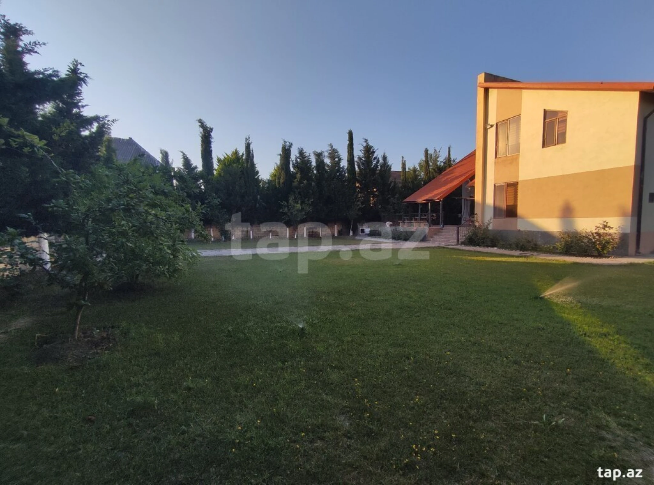 Satılır 6 otaqlı həyət evi