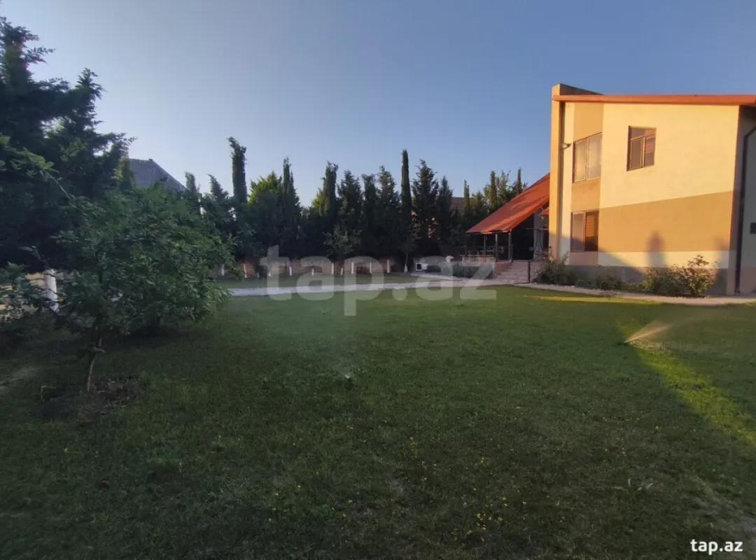 Satılır 6 otaqlı həyət evi