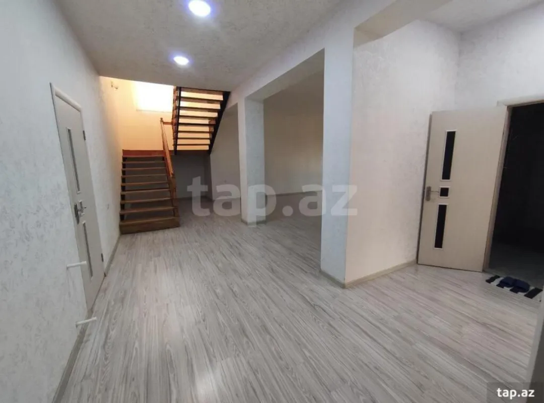 Satılır 6 otaqlı həyət evi