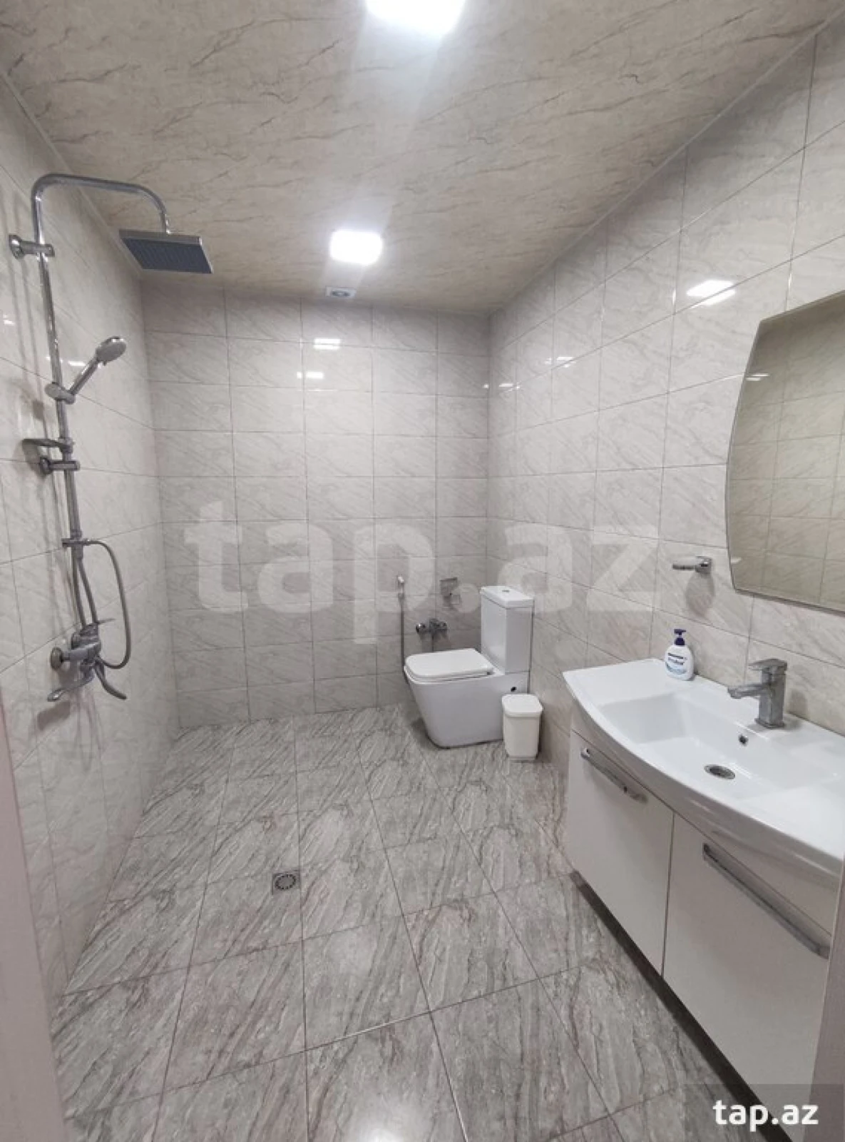 Satılır 6 otaqlı həyət evi