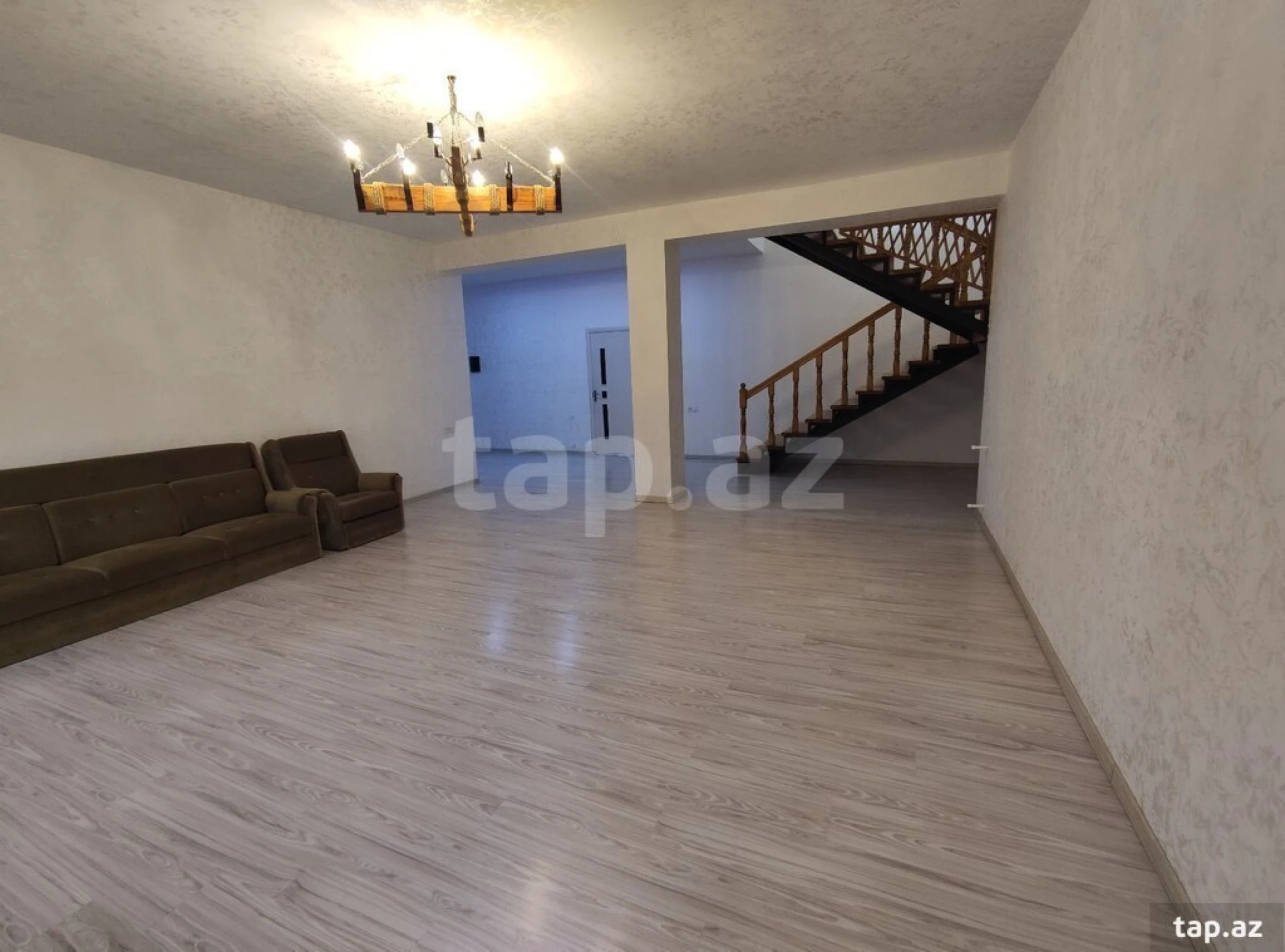 Satılır 6 otaqlı həyət evi