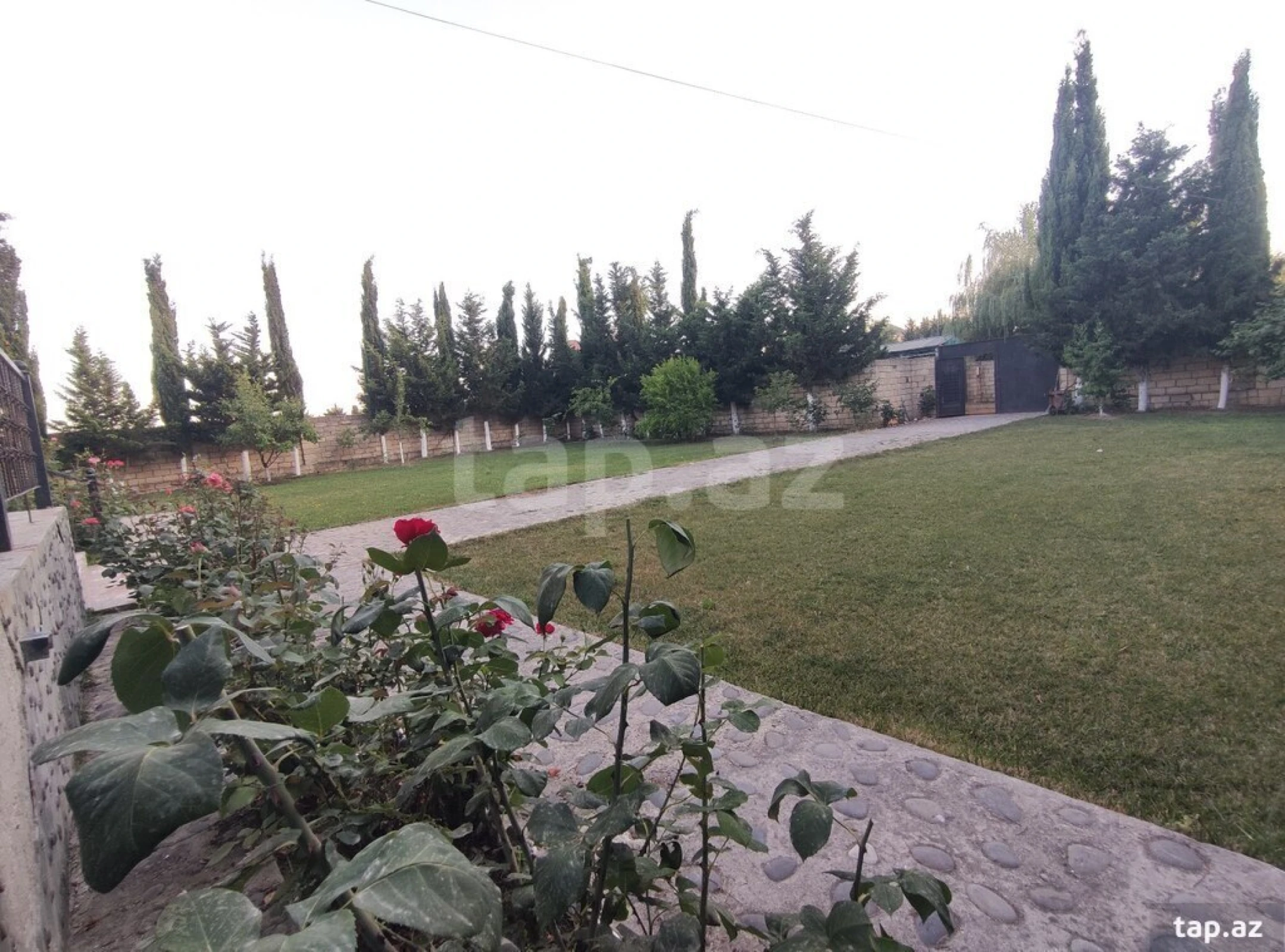 Satılır 6 otaqlı həyət evi