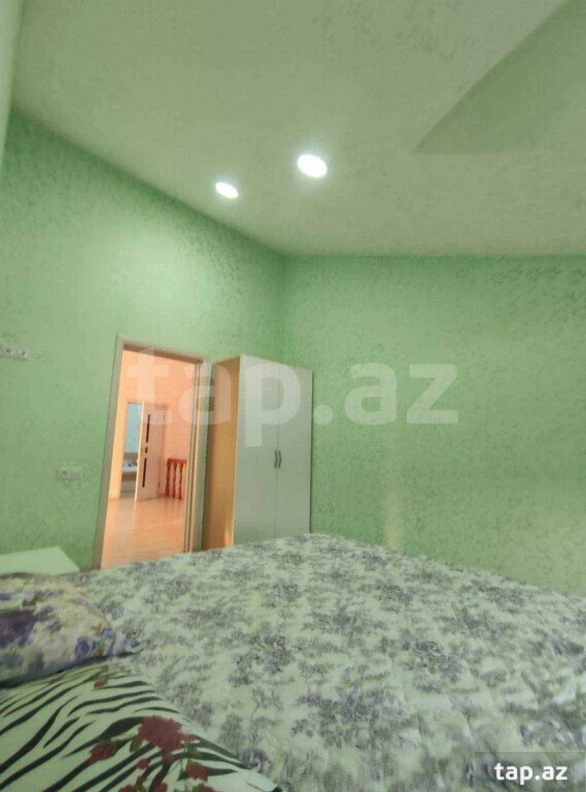 Satılır 6 otaqlı həyət evi