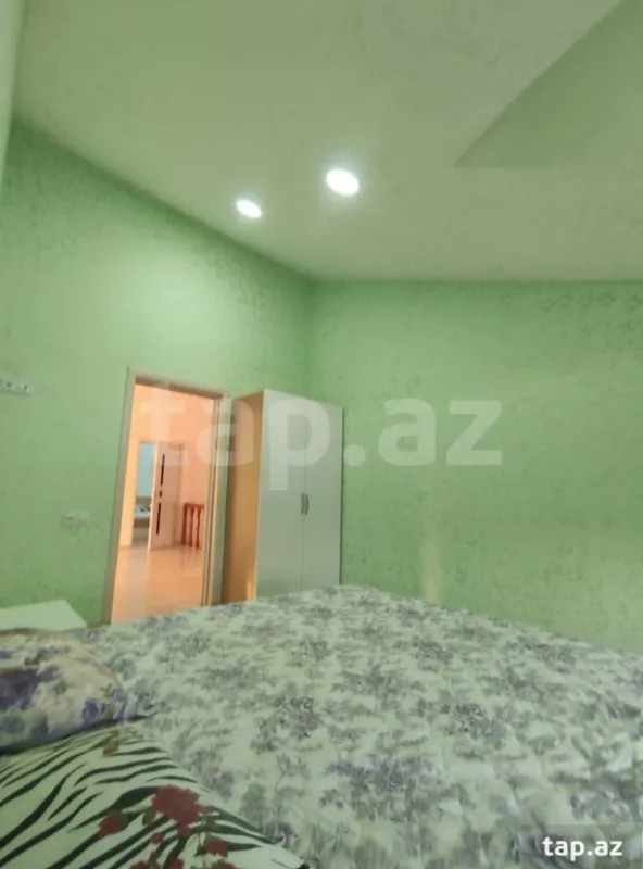 Satılır 6 otaqlı həyət evi