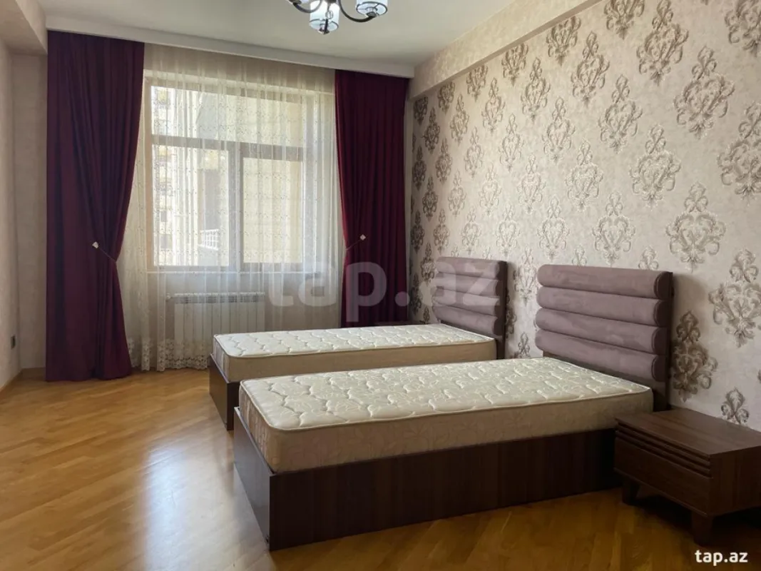 Kirayə verilir 3 otaqlı yeni tikili 145 m²