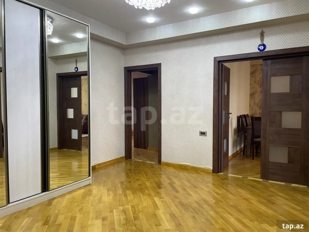 Kirayə verilir 3 otaqlı yeni tikili 145 m²